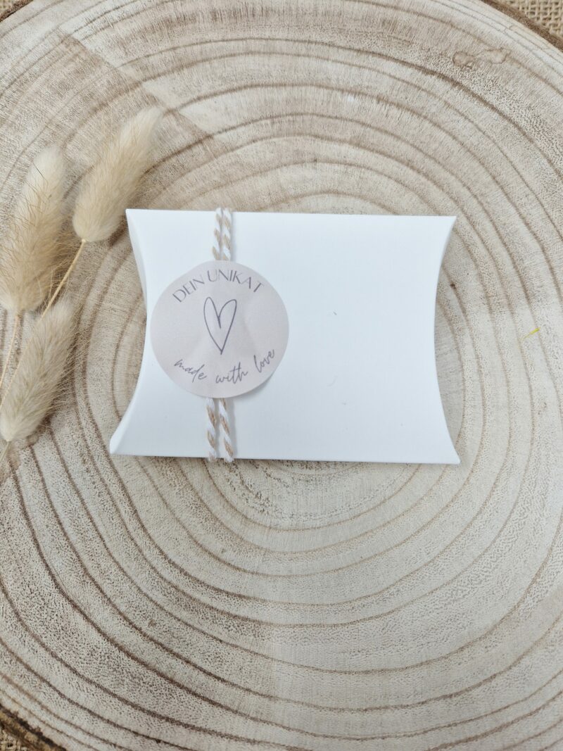 Oma-Armband aus natürlichen Achat-Perlen | verpack in eine Kissenschachtel mit einem Wunschsticker – Bild 4