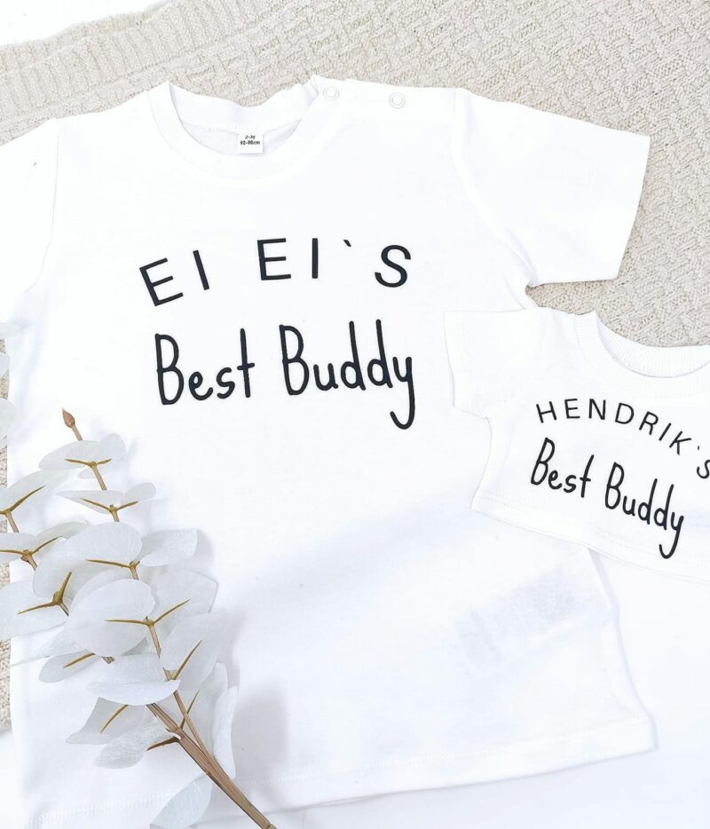Partner T-Shirts: Kind & Lieblingskuscheltier | Lieblingspuppe | personalisiert mit Wunschnamen | Best Buddy T-Shirts, individuell
