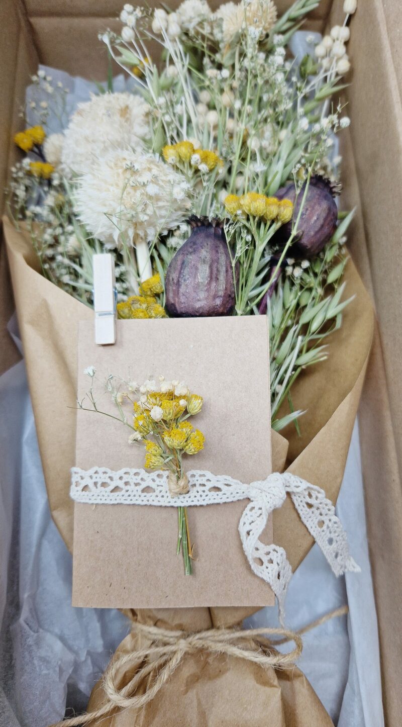 Trockenblumenstrauß aus 7 unterschiedlichen Gräsern und Blumen, einer Gratulationskarte, die auf Wunsch personalisiert werden kann – Bild 5
