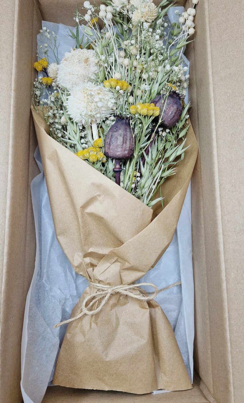 Trockenblumenstrauß aus 7 unterschiedlichen Gräsern und Blumen, einer Gratulationskarte, die auf Wunsch personalisiert werden kann – Bild 6