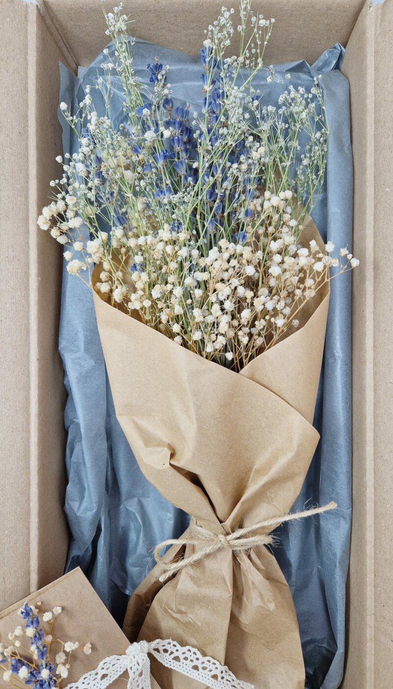 Trockenblumenstrauß aus Lavendel und Schleierkraut mit einer personalisierten Gratulationskarte oder einem Sticker mit Spruch kann – Bild 10